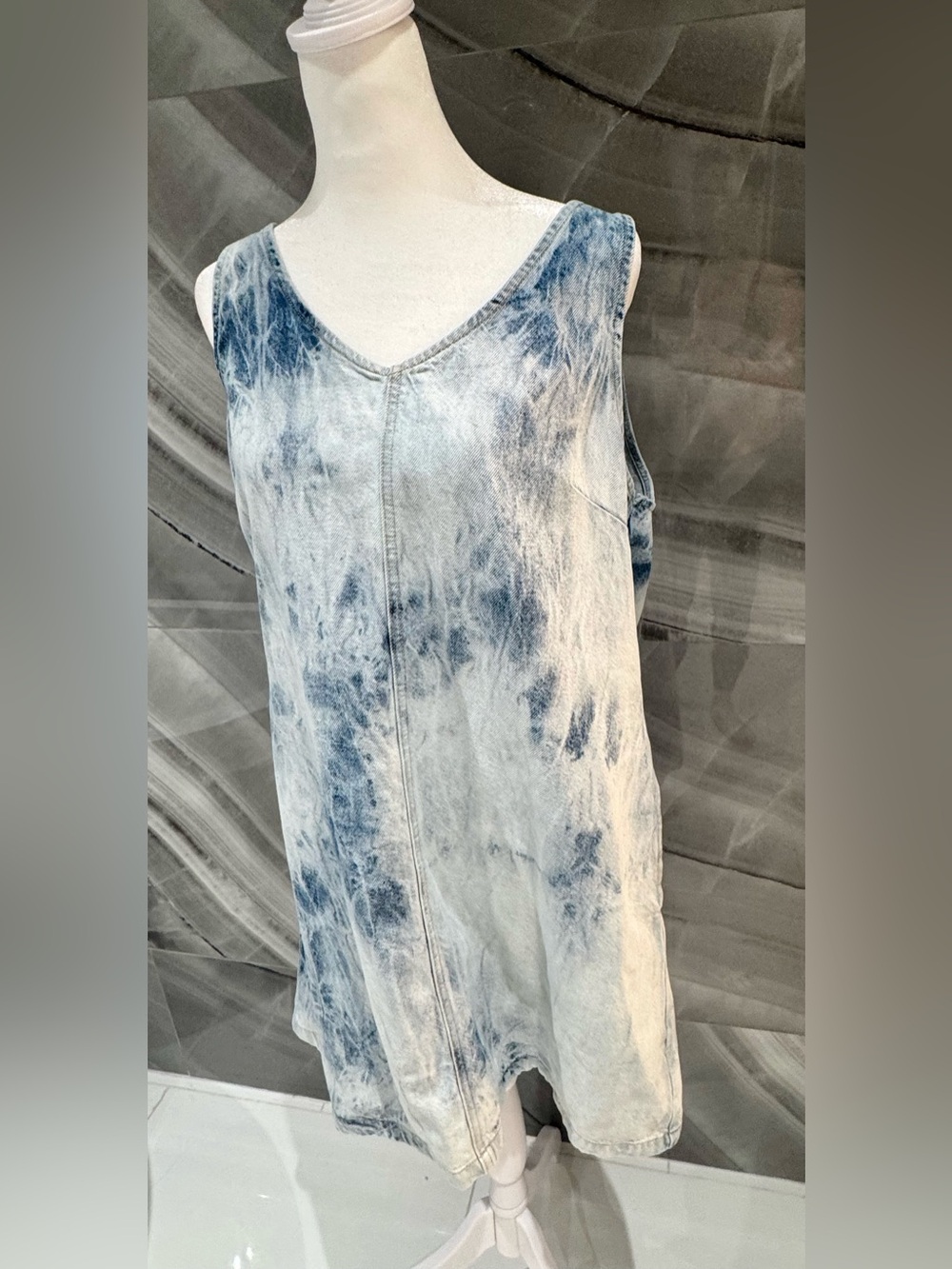 GAP Blue and White Tie-Dye Denim Sleeveless Top size L